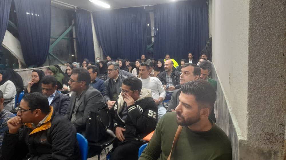 نمایی از جلسه